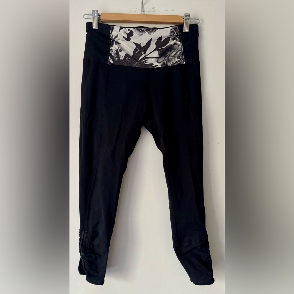 Lululemon Black Runday Crop Leggings with Floral Waistband size 6